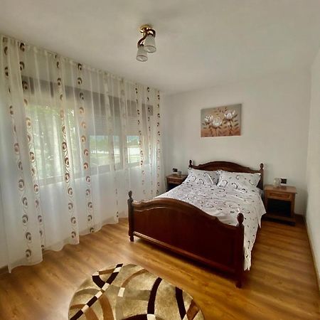 Apartament Sunshine Apartment Orsova Bagian luar foto